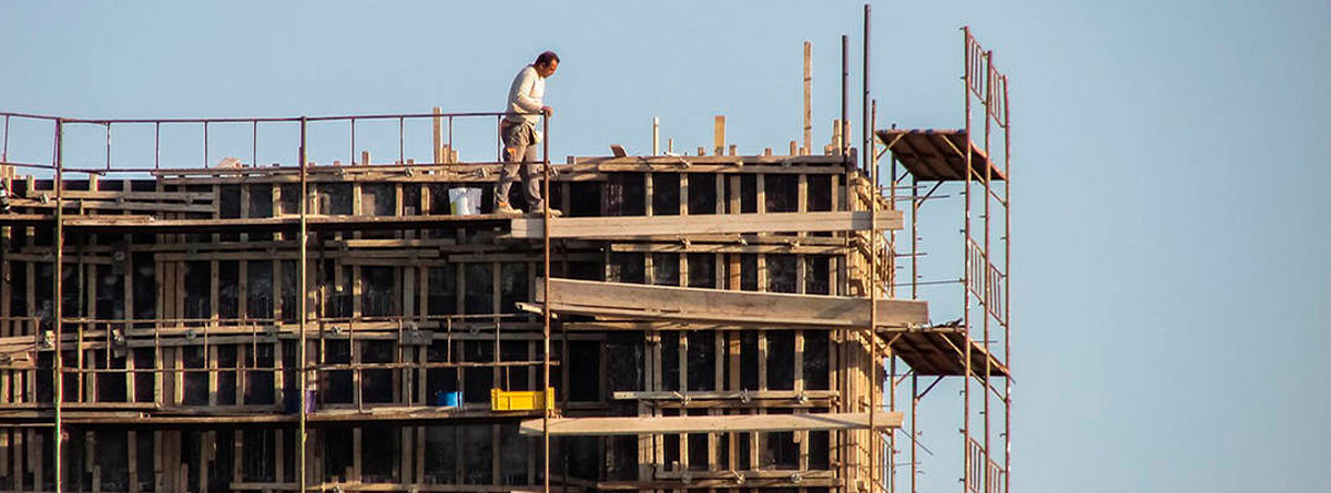 Trabajador de la construcción, una de las profesiones consideradas de riesgo