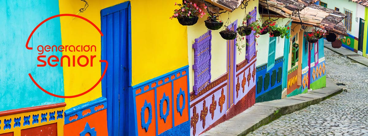 Casas coloridas de una calle de Colombia