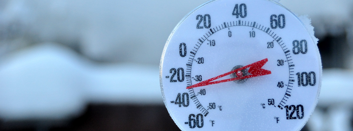 Termómetro indicando bajas temperaturas